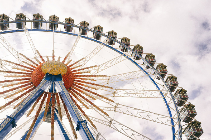 IMAGE: http://absephotography.com/wp-content/uploads/2014/05/Oktoberfest_20130921-105044-FinePix-X100-DSCF3781-800x531.jpg