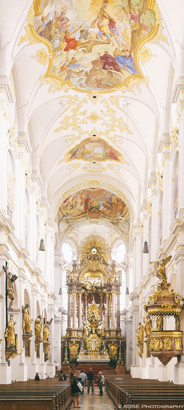 IMAGE: http://absephotography.com/wp-content/uploads/2014/05/Oktoberfest_20130921-141302-FinePix-X100-DSCF3835-360x800.jpg