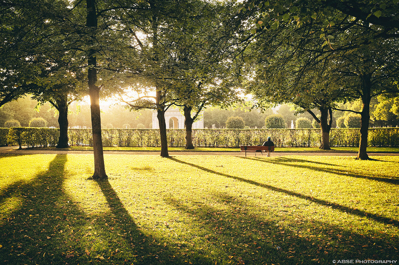 IMAGE: http://absephotography.com/wp-content/uploads/2014/05/Oktoberfest_20130921-183815-FinePix-X100-DSCF3863-800x532.jpg