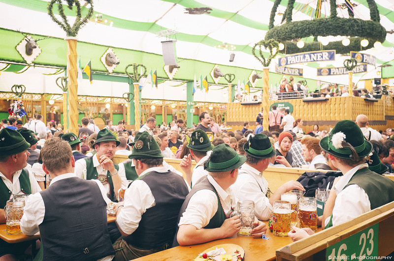 IMAGE: http://absephotography.com/wp-content/uploads/2014/05/Oktoberfest_20130922-133754-FinePix-X100-DSCF3904-800x531.jpg