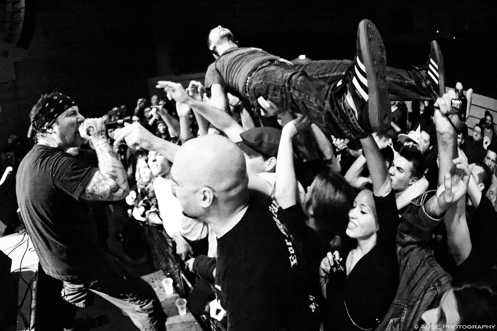IMAGE: http://absephotography.com/wp-content/uploads/2014/07/Agnostic_Front_IMG_4179_2.jpg