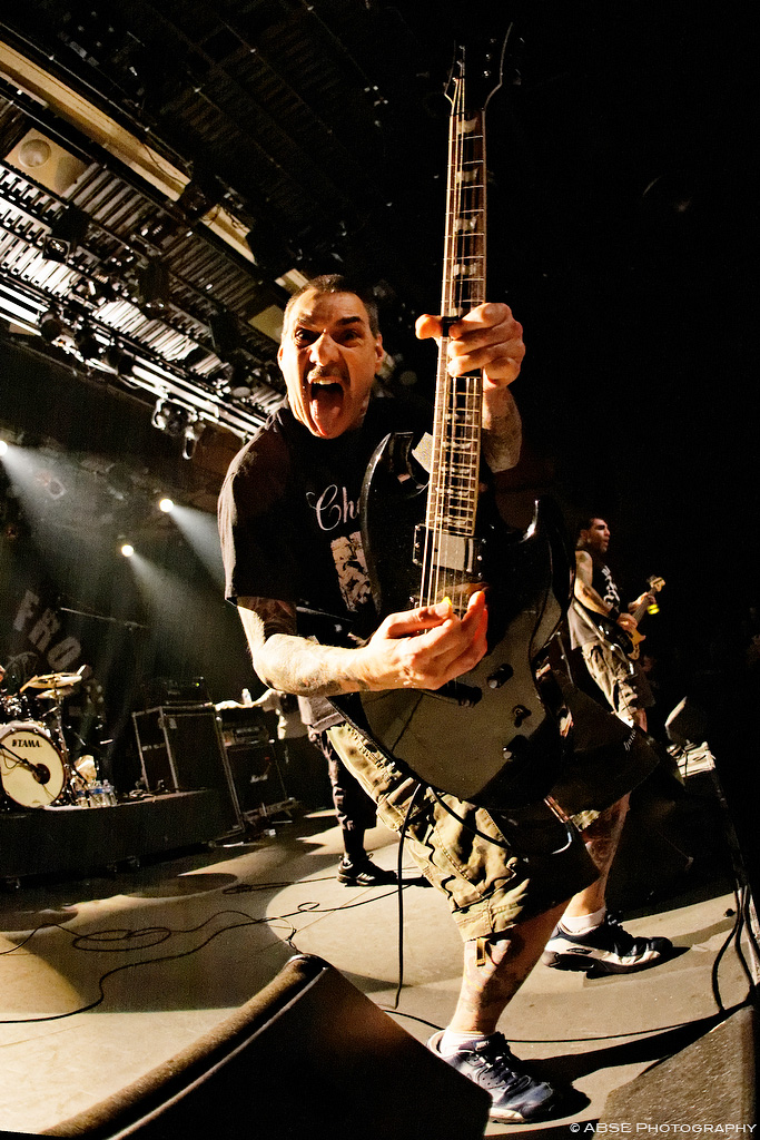 IMAGE: http://absephotography.com/wp-content/uploads/2014/07/Agnostic_Front_IMG_4181.jpg