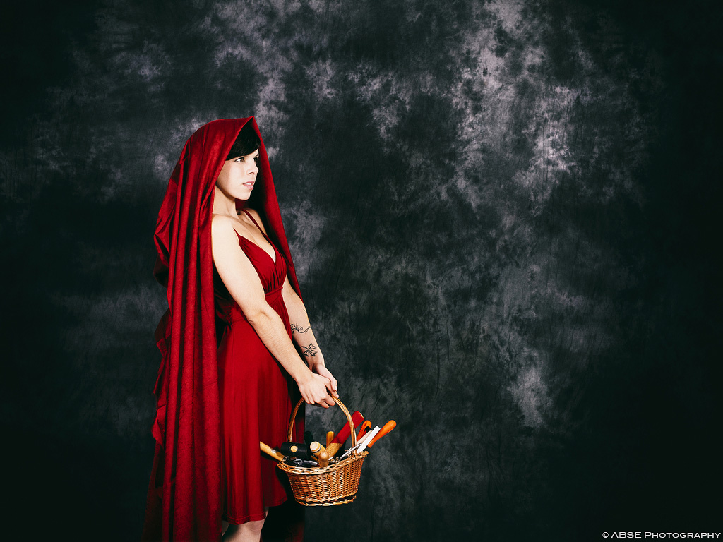 IMAGE: http://absephotography.com/wp-content/uploads/2014/08/Coralie_IMG_8268_Color.jpg