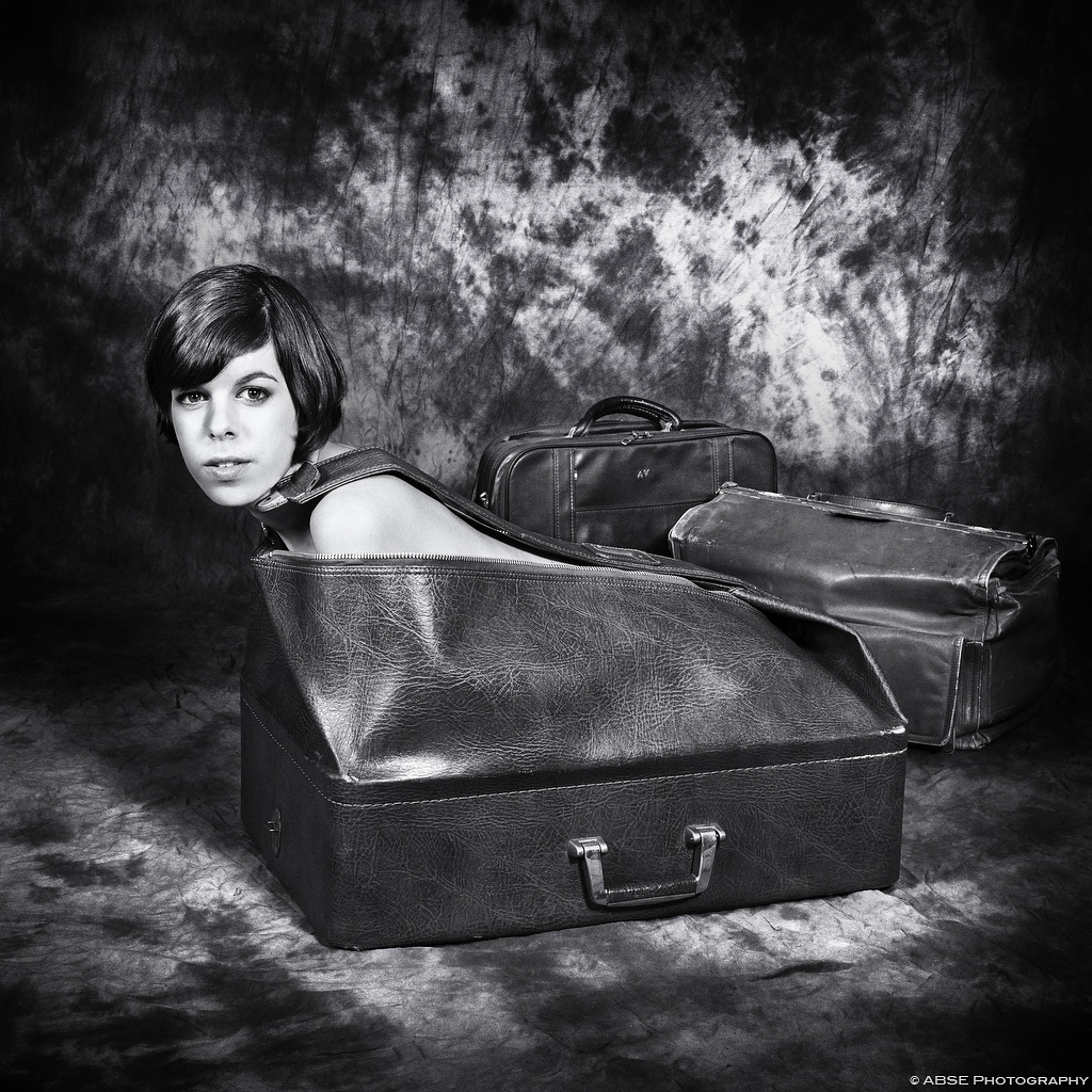 IMAGE: http://absephotography.com/wp-content/uploads/2014/08/Coralie_IMG_8272_BW2.jpg