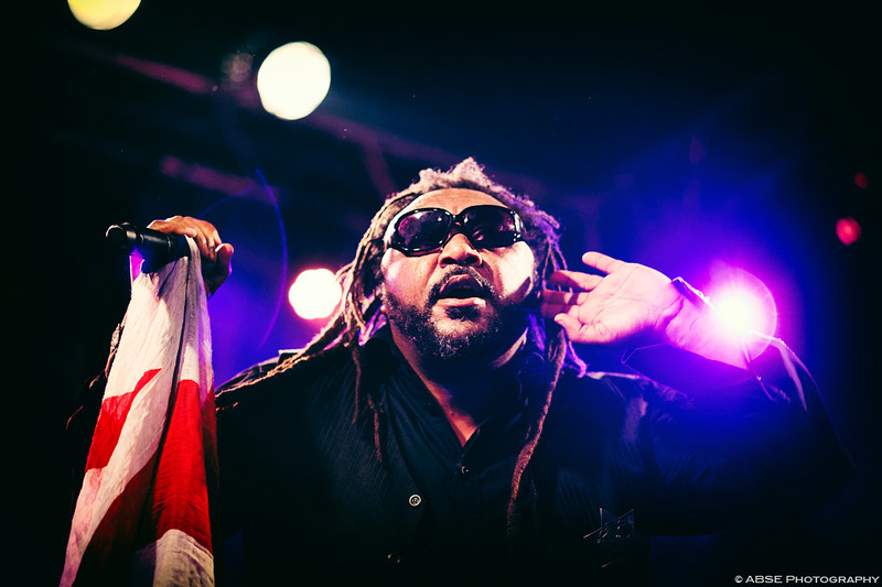 http://absephotography.com/wp-content/uploads/2014/11/Skindred_20141104-225815-5D3-A-800x533.jpg